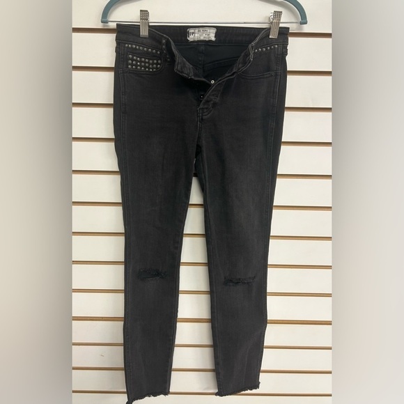 Free‎ People Button Fly Studded Distressed Raw/Frayed Hem Black Jeans - Size 25 - Picture 2 of 9